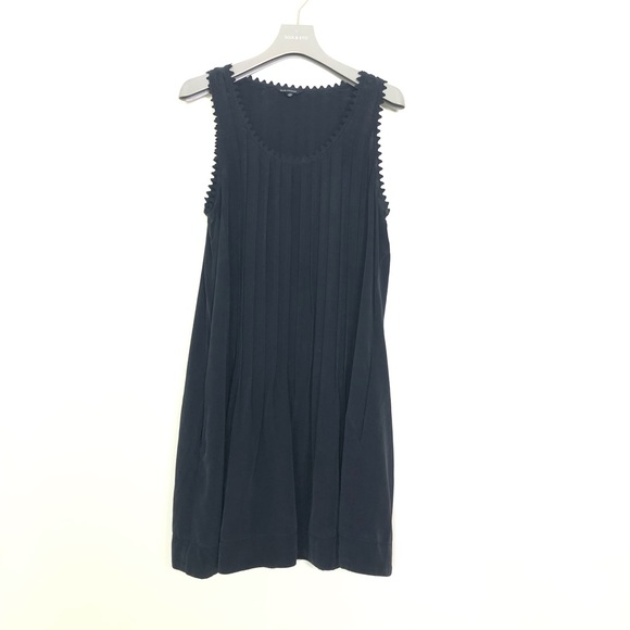 Club Monaco Dresses & Skirts - CLUB MONACO Size 2 , perfect little less dress Club Monaco Dresses & Skirts - CLUB MONACO Size 2 , perfect little less dress